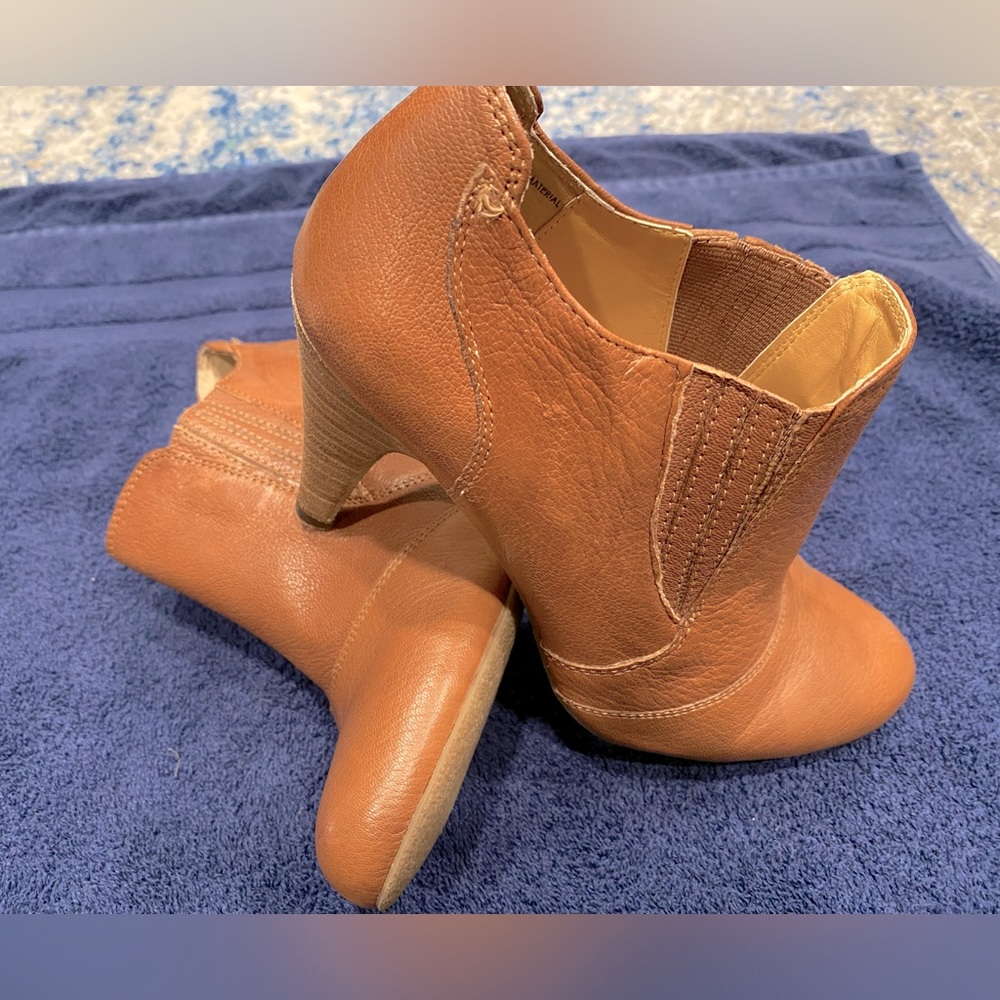 Audrey Brooke Avignon brown booties women’s size 7.5